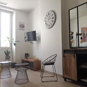 60m-avec-vue-sur-le-vieux-port.fr-provencehotel.com/